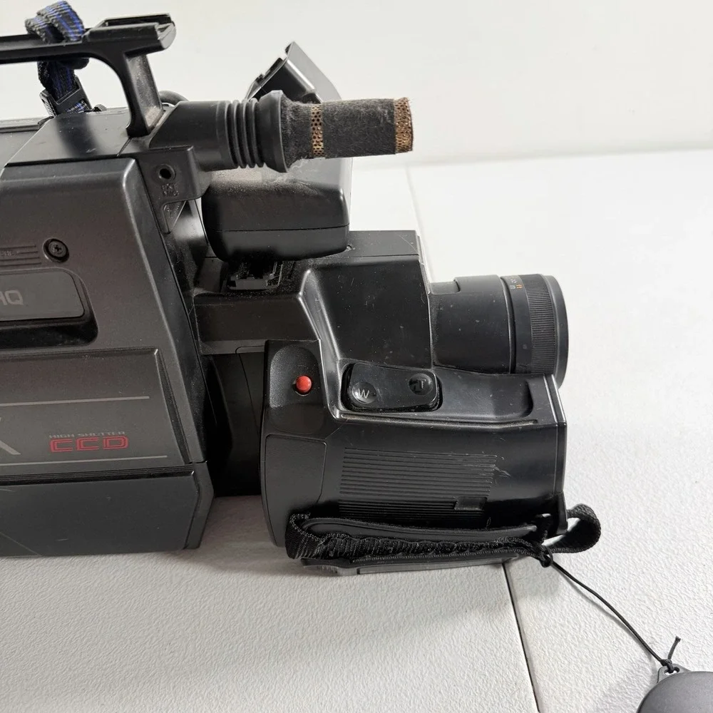 Vintage Magnavox Movie Maker VHS Camcorder CVJ310AV01 AS IS FOR PARTS REPAIR